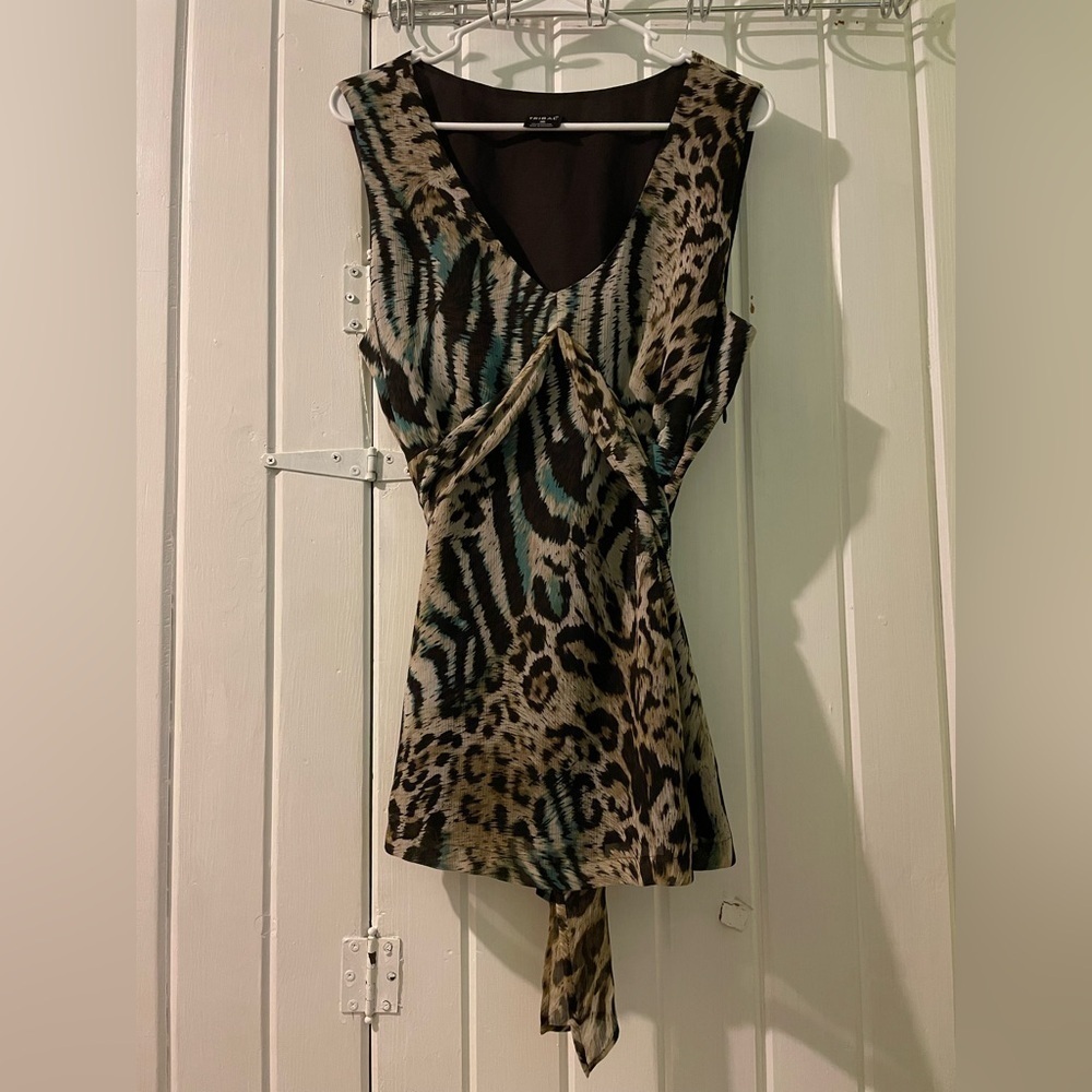 Tribal animal print blouse-size 16 like new